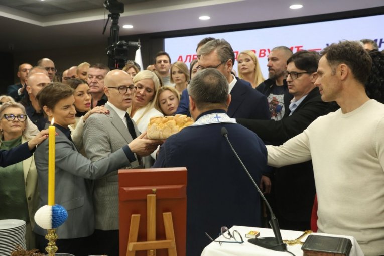 Vučić na slavi SNS