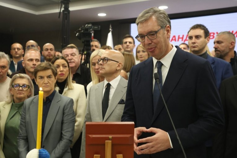 Vučić na slavi SNS