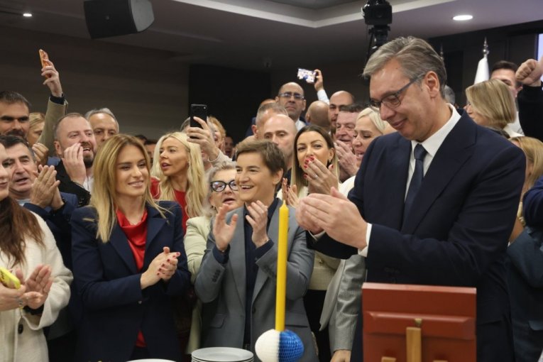Vučić na slavi SNS