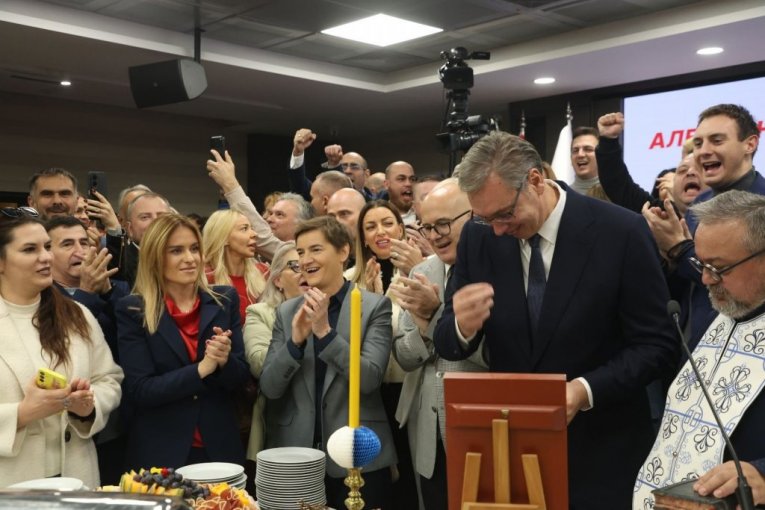 Vučić na slavi SNS