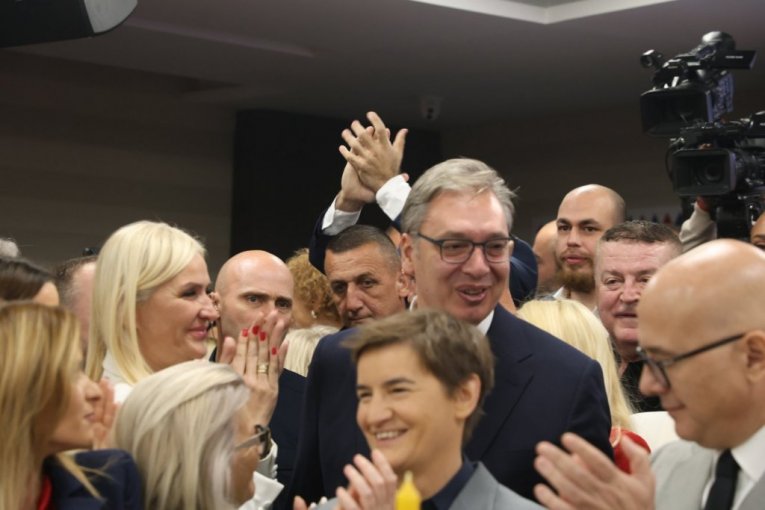 Vučić na slavi SNS