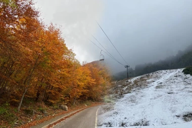Zabeleo se jug Srbije: Nestvarni prizori na Šar-planini, smenjuju se jesen i zima (VIDEO)