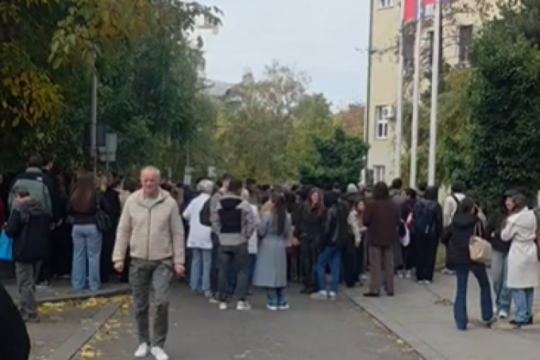 Protest ispred Medicinskog fakulteta