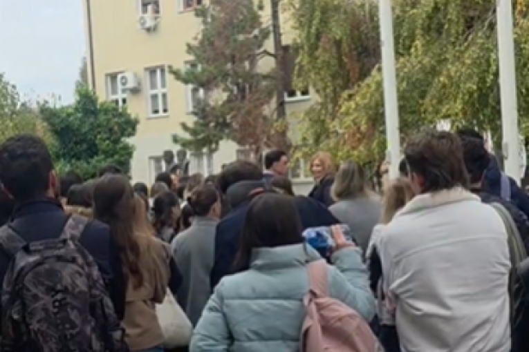 Protest ispred Medicinskog fakulteta
