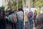 PROTEST ISPRED MEDICINSKOG FAKULTETA: Profesori ne odustaju od zahteva! (VIDEO)