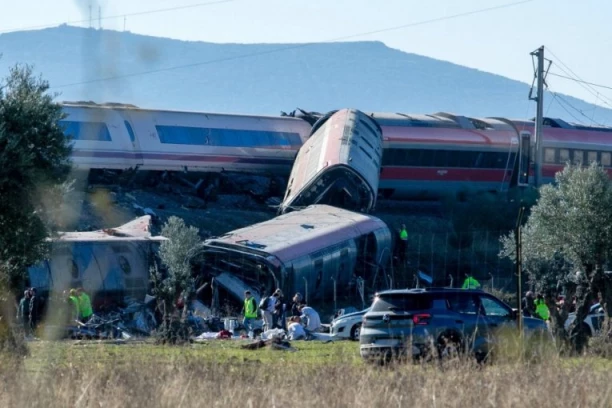 Posle stravičnog udara vozova u Španiji građani se ne smiruju - počeli su žestoki sukobi! (FOTO)