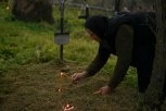 “NE ZNAM KOME SMETAJU MRTVI LJUDI”: Vandali ponovo oskrnavili pravoslavne grobove u BiH