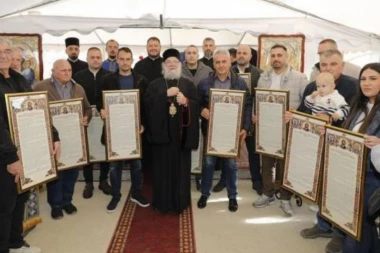 NIČE NOVA SVETINJA U BATAJNICI: Vladika Vasilije osveštao temelje budućeg hrama