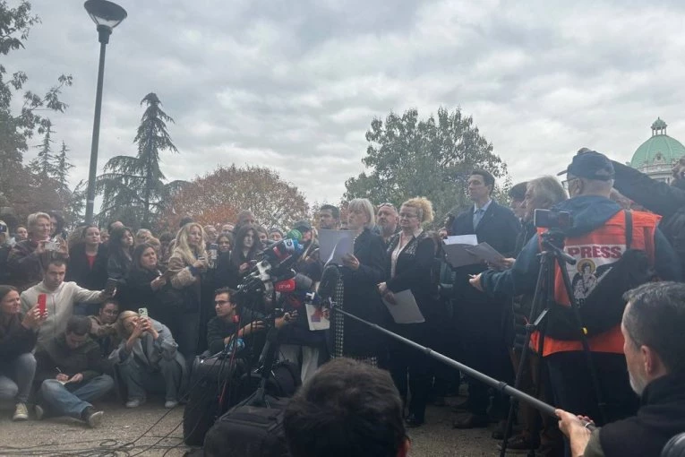 Studenti u blokadi drže konferenciju u Pionirskom parku u Beogradu: