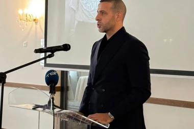 "Mačak, i dalje ne verujem..." Bojan Šaranov van sebe od bola zbog smrti Darka Božovića (VIDEO)