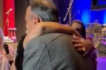 ON JE SPECIJALNI GOST NA VELIKOM JUBILEJU GOCE LAZAREVIĆ! Pevačica mu se BACILA U ZAGRLJAJ, pa nastao haos! (VIDEO)