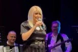 GOCA LAZAREVIĆ PREKINULA KONCERT! Pevačica van sebe na velikom jubileju, TRESE SE KAO PRUT! (VIDEO)