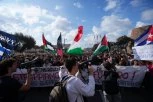 MASOVNI PROTESTI U ITALIJI! Hiljade studenata i radnika na ulicama, traže veće plate i kraj ulaganja u vojsku! (FOTO, VIDEO)