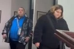 RODITELJI DEVOJČICE IZ BORA NEMI NAPUSTILI SUD! Užasnuti gledali u oči optuženima za ubistvo svoje dvogodišnje ćerke: Optuženi u maricama odvezeni u pritvor (VIDEO)