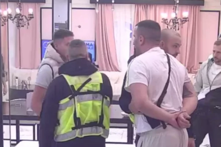 OBEZBEĐENJE OPKOLILO ELITU, TRESU SE ŠIMANOVCI - Svirepa PRETNJA odjekuje Belom kućom!