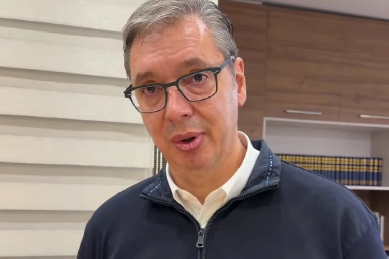 "SA SVOJIM SABORCIMA - BORIMO SE ZA NAŠU SRBIJU": Vučić se oglasio iz prostorija SNS