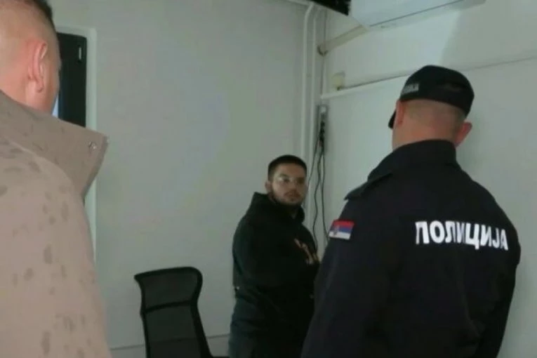 POLICIJA UPALA U PROSTORIJE TV NIŠ! Priveden sin glavnog i odgovornog urednika!
