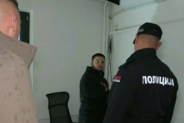 POLICIJA UPALA U PROSTORIJE TV NIŠ! Priveden sin glavnog i odgovornog urednika!