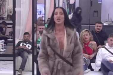 SKANDALČINA! Slađa Poršelina DEMOLIRALA fudbaleru kola, pa imala DIVLJAČKU AKCIJU sa njim, htela da mu rodi dete! (FOTO)