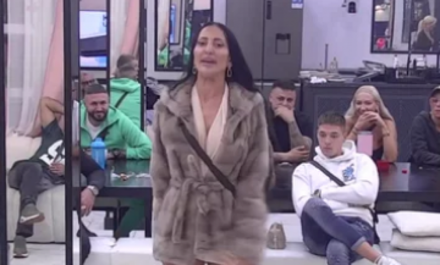 SLAĐA DEMOLIRALA KOLA FUDNALERU, PA HTELA DA MU RODI DETE