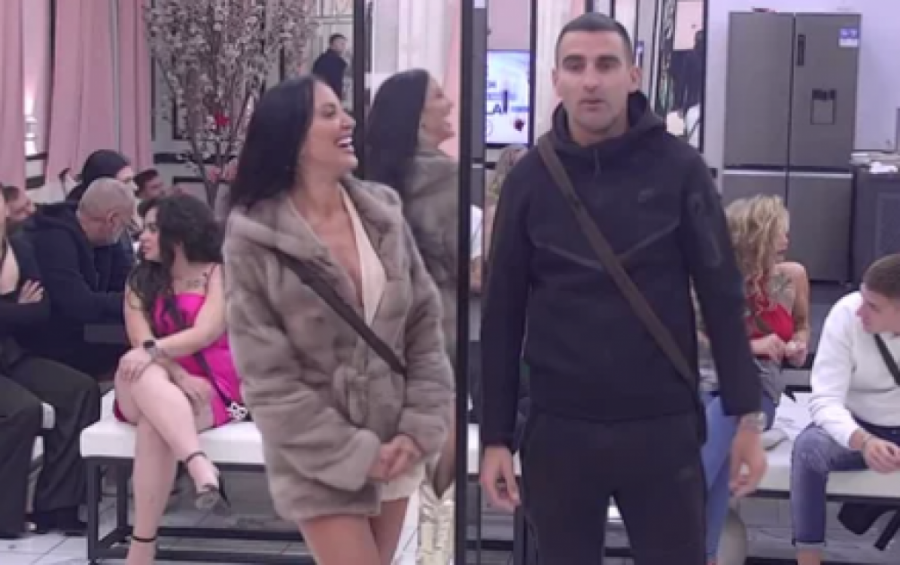 SLAĐA DEMOLIRALA KOLA FUDNALERU, PA HTELA DA MU RODI DETE