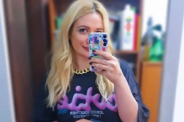 TRUDNA NAŠA PEVAČICA! Najlepšu vest podelila UZ PORUKU STUDENTIMA, nastao lom na mrežama!